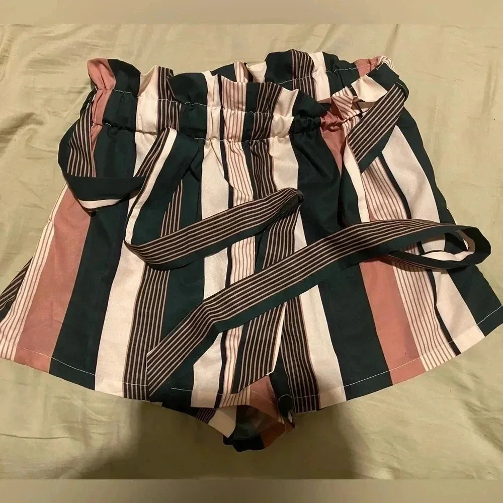 SHEIN Shorts - Picture 2 of 3